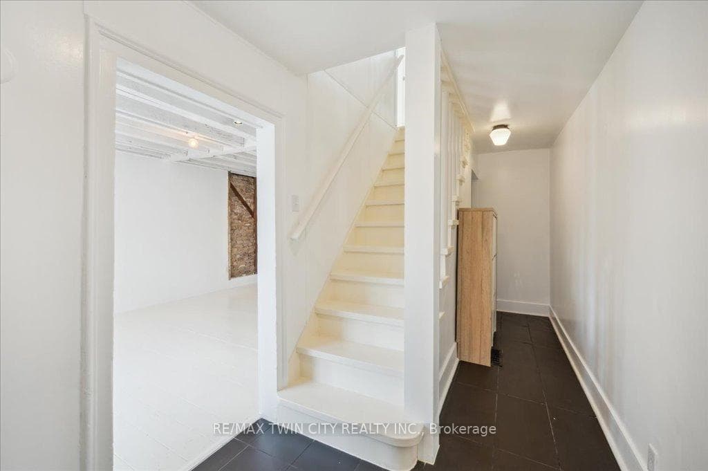 195 Lancaster Street photo 13