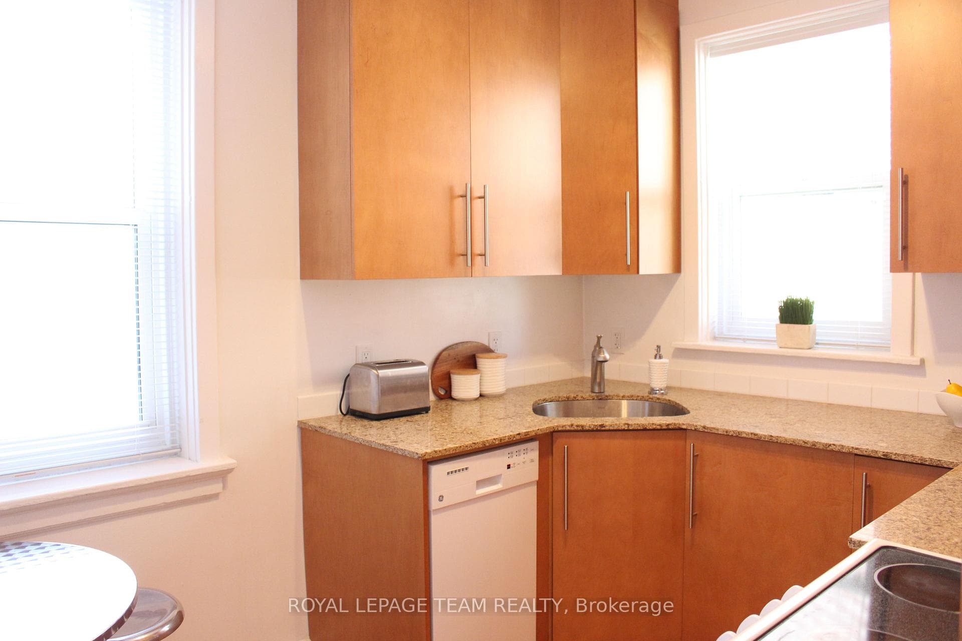 612 Bank Street Unit 14 photo 15