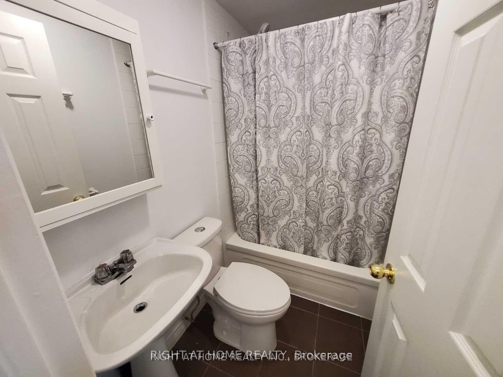 162 Bartlett Avenue photo 33