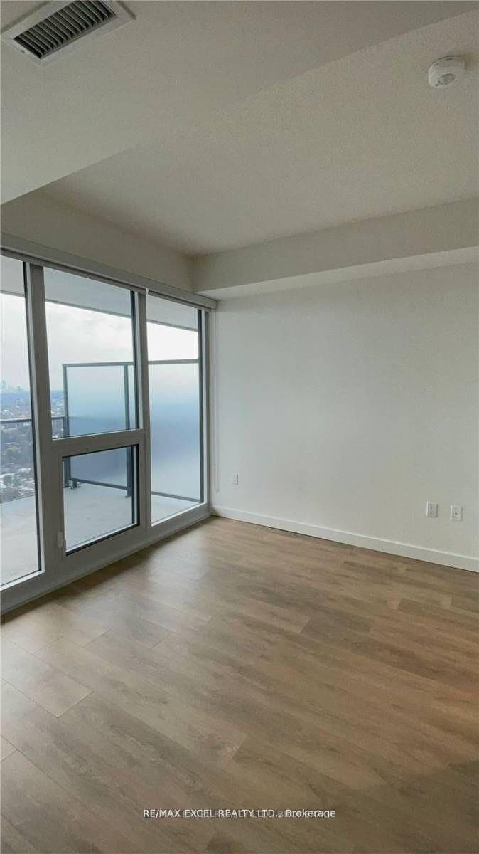 95 Mcmahon Drive Unit 4002 photo 13