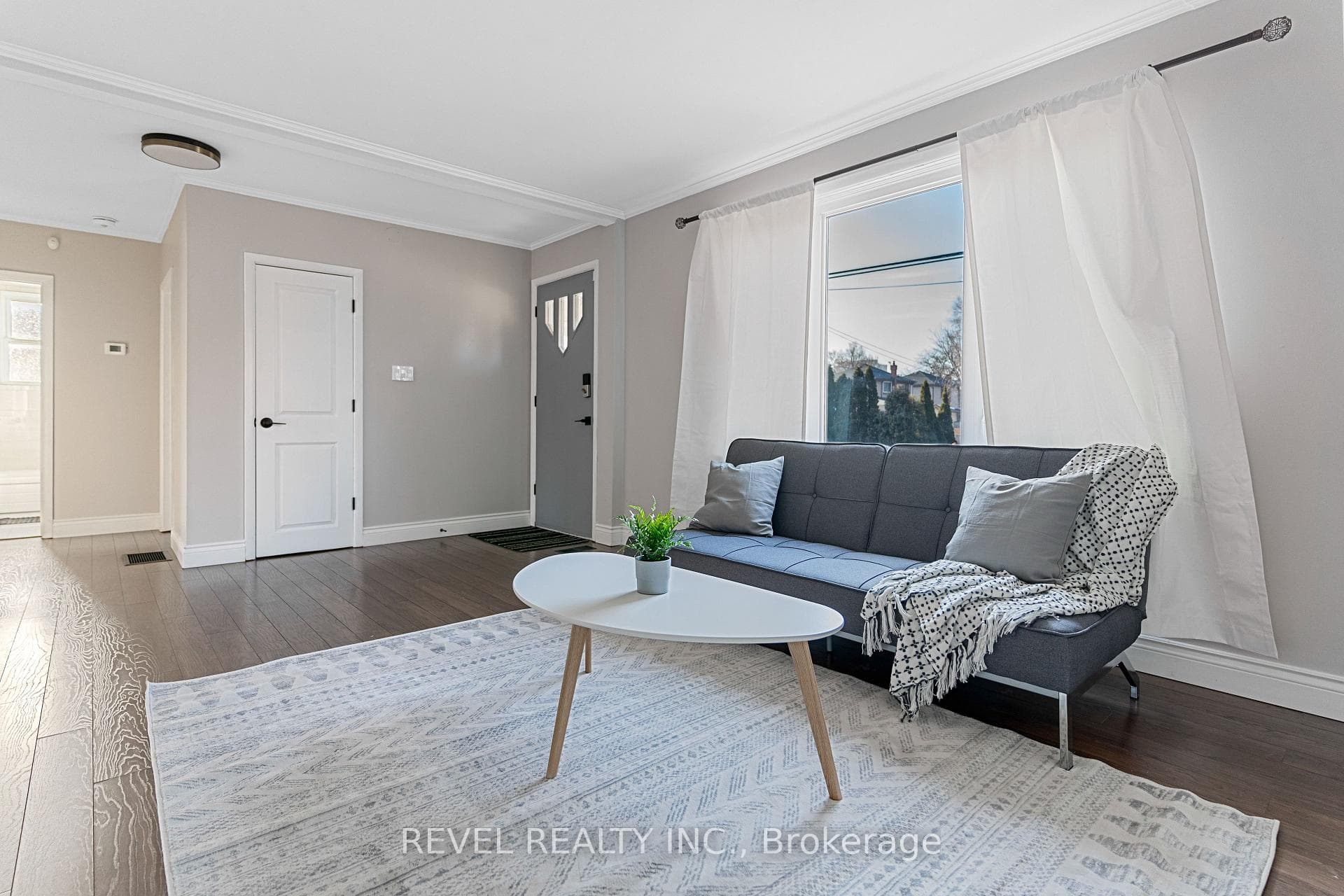 783 Queensdale Avenue Unit Main photo 4