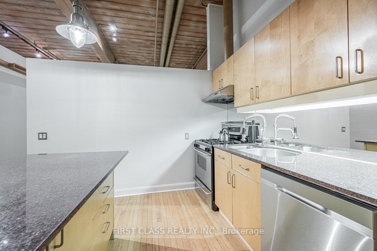 993 Queen Street Unit 218 photo 9