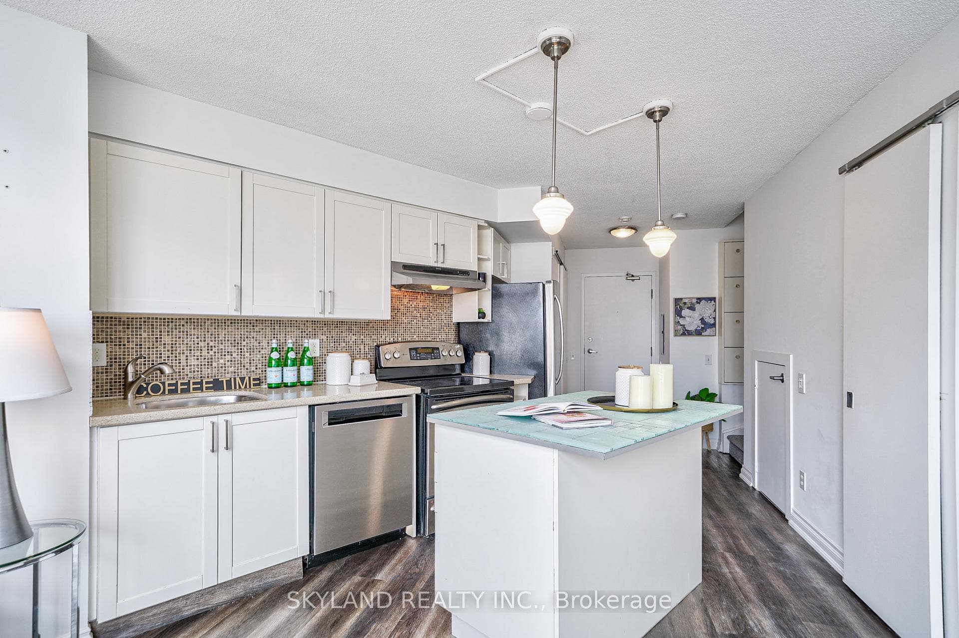 77 Lombard Street Unit 914 photo 4