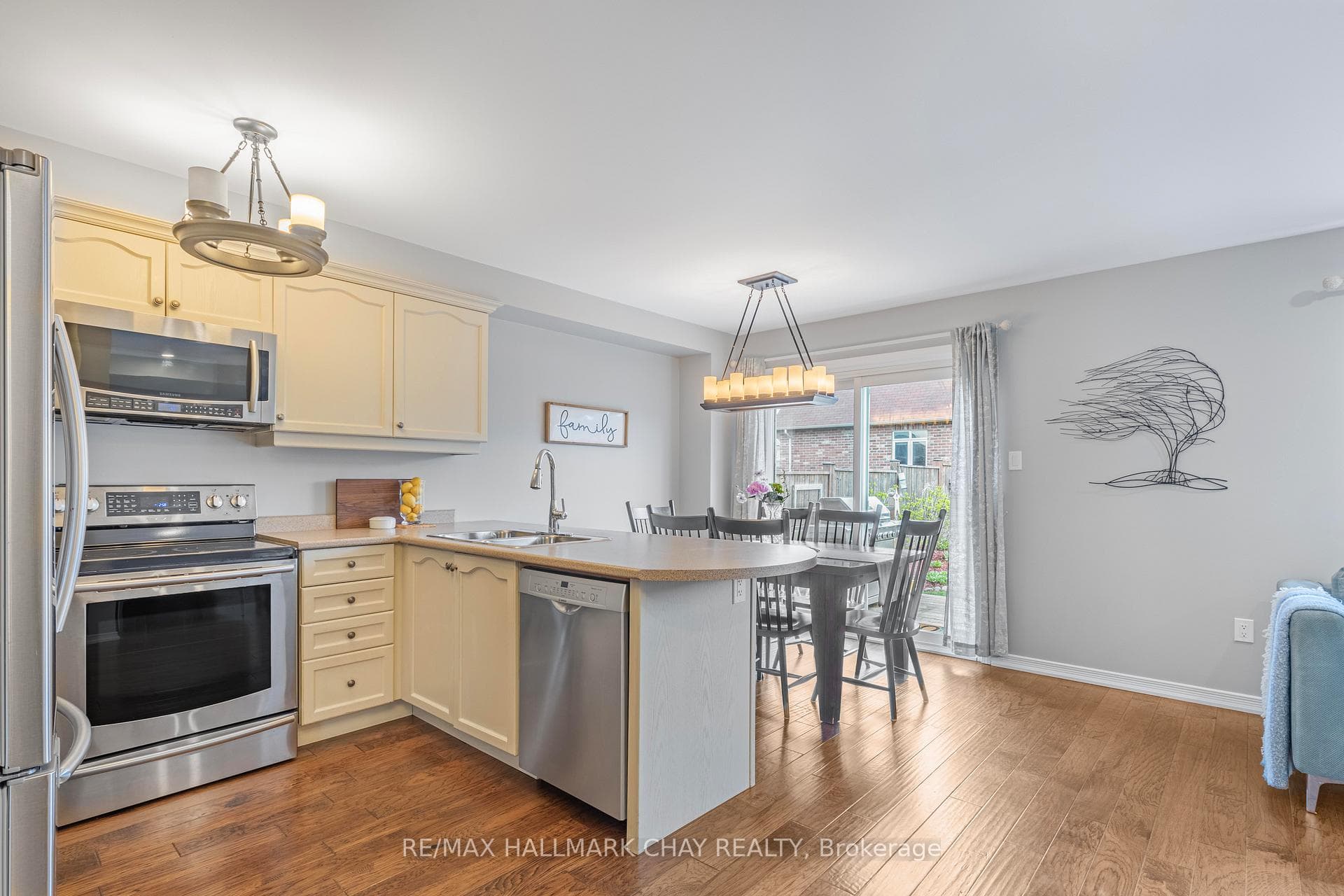 110 Empire Drive photo 6