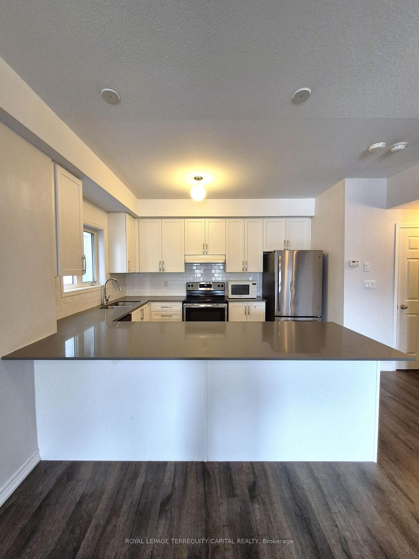 12 Dunsley Way photo 4