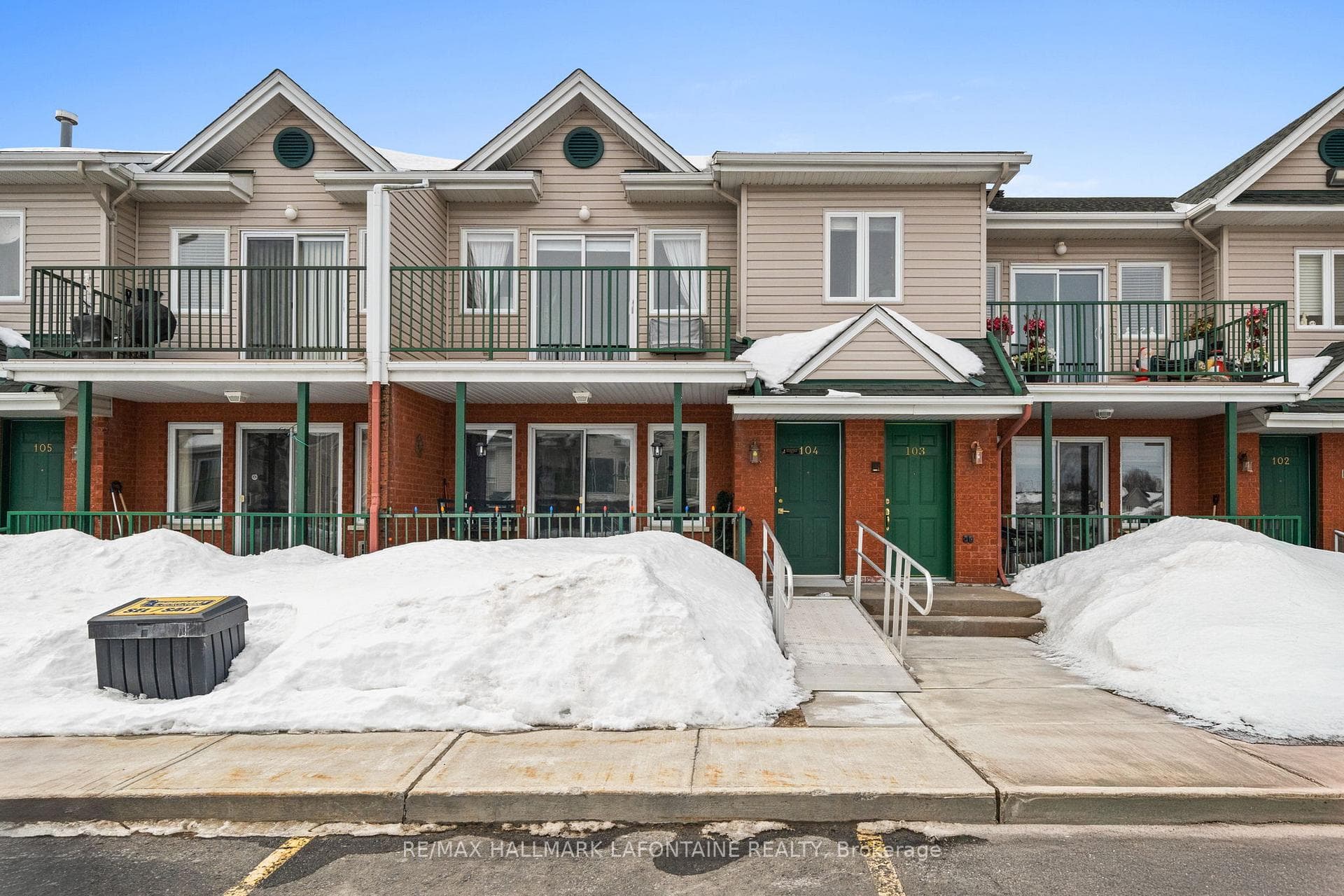 2929 Laurier Street Unit 103 photo 1