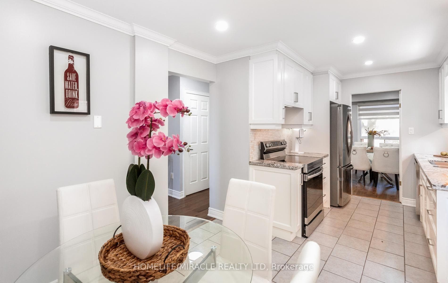 49 Newbridge Crescent photo 14