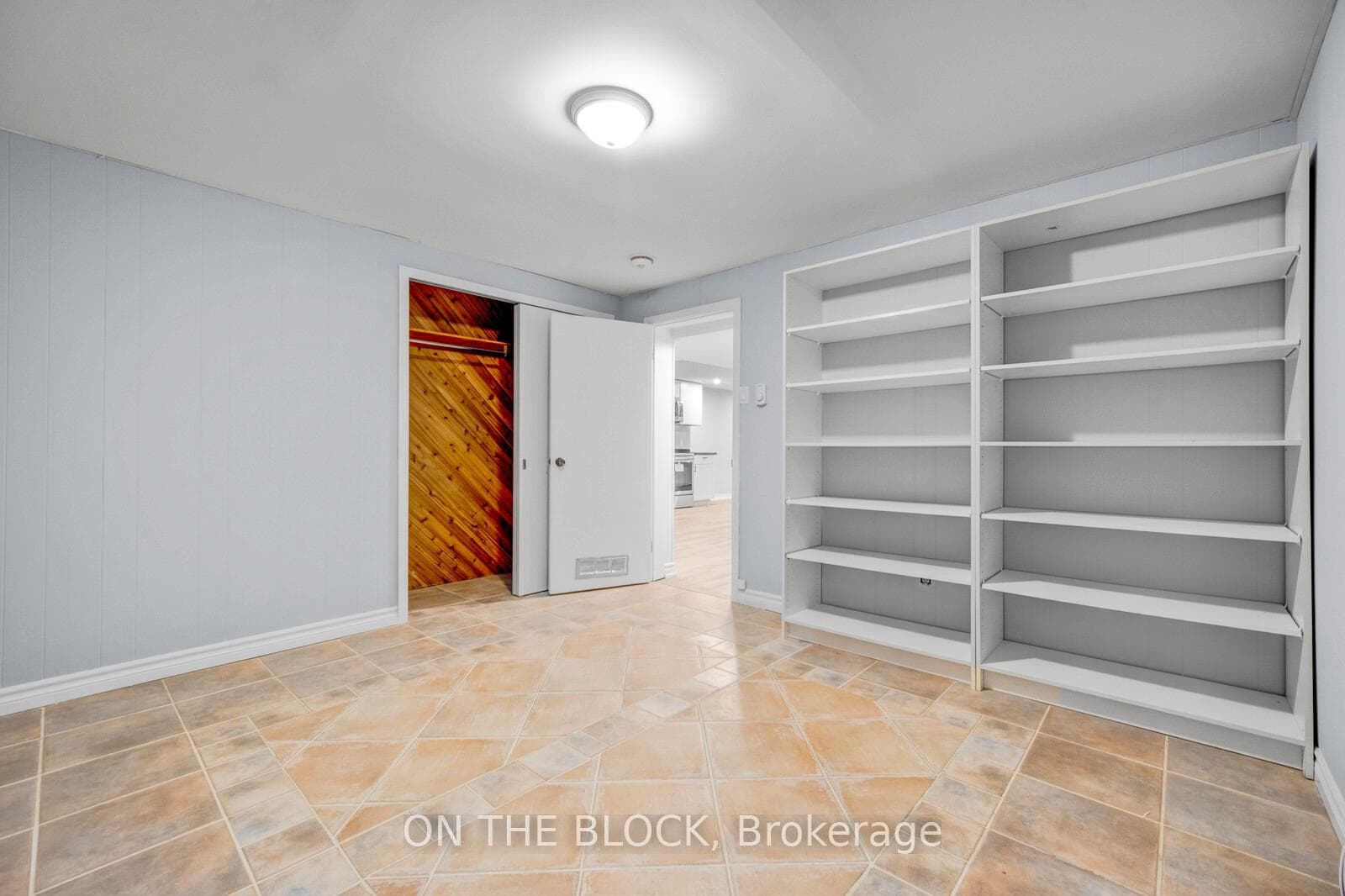 4 Park Glen Drive Unit Lower photo 11