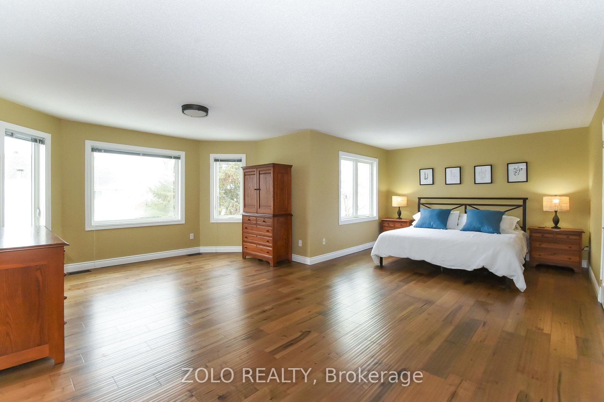1392 Talcy Crescent photo 16
