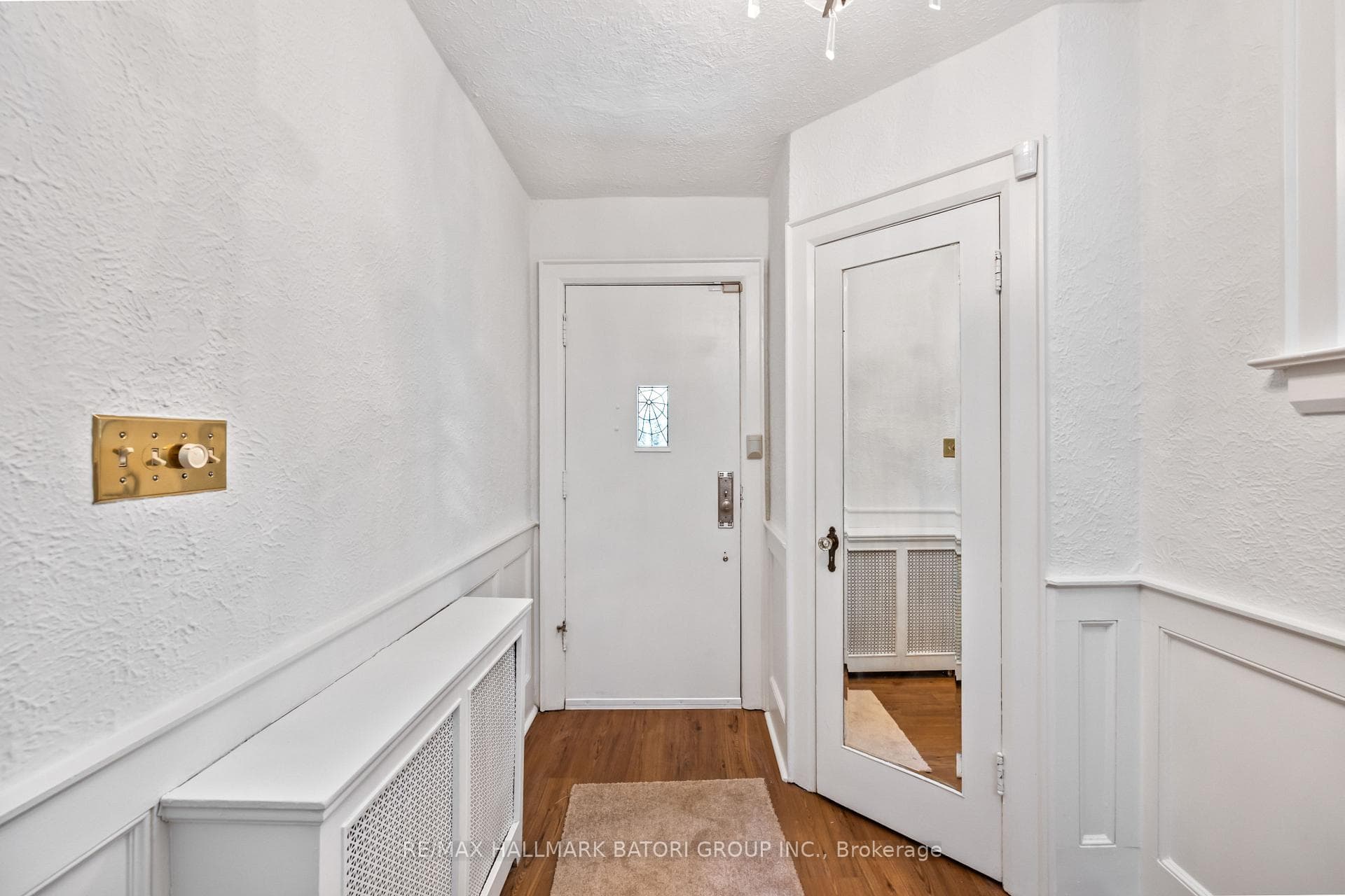 410 Castlefield Avenue photo 2