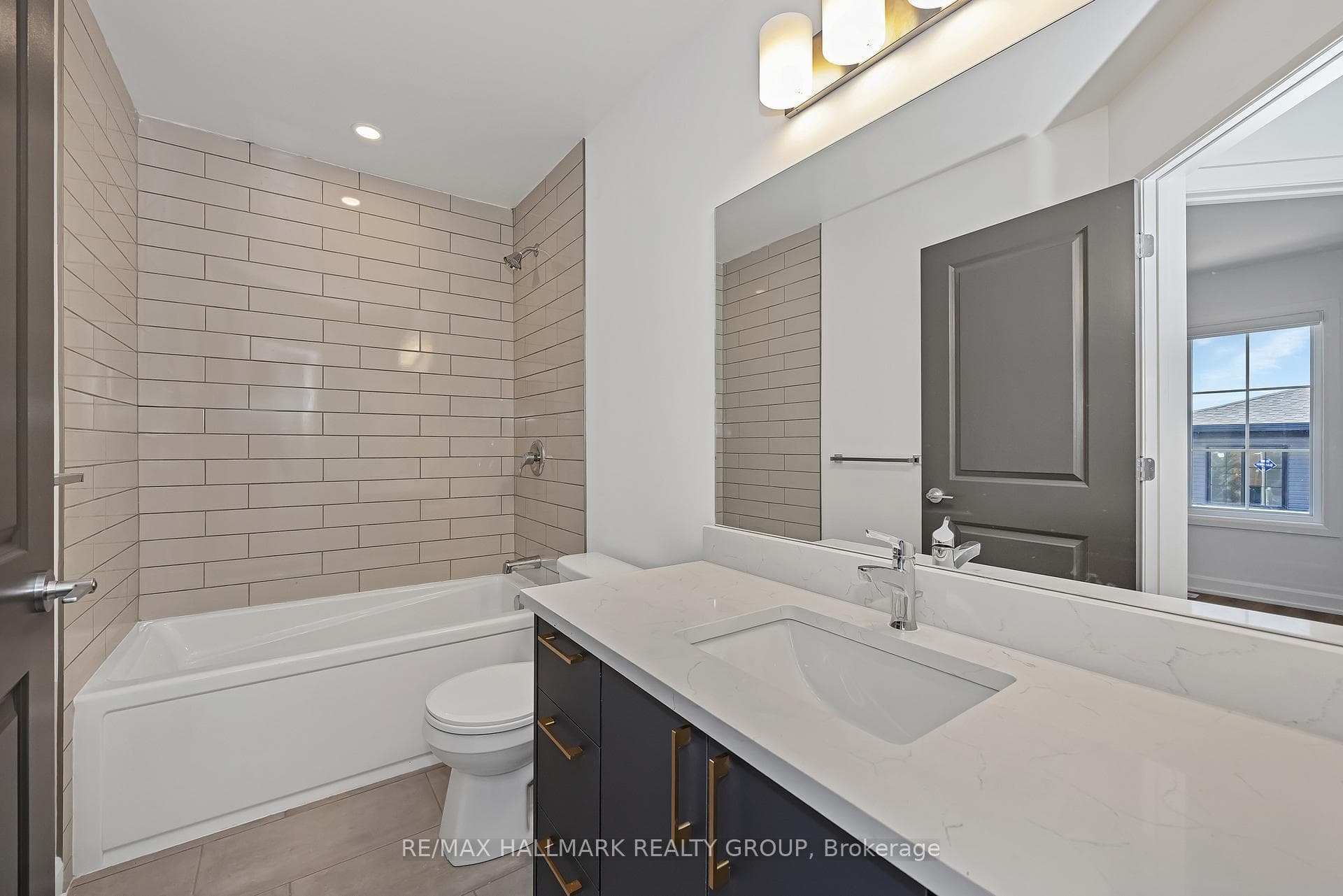1124 Gabriel Street Unit 303 photo 3