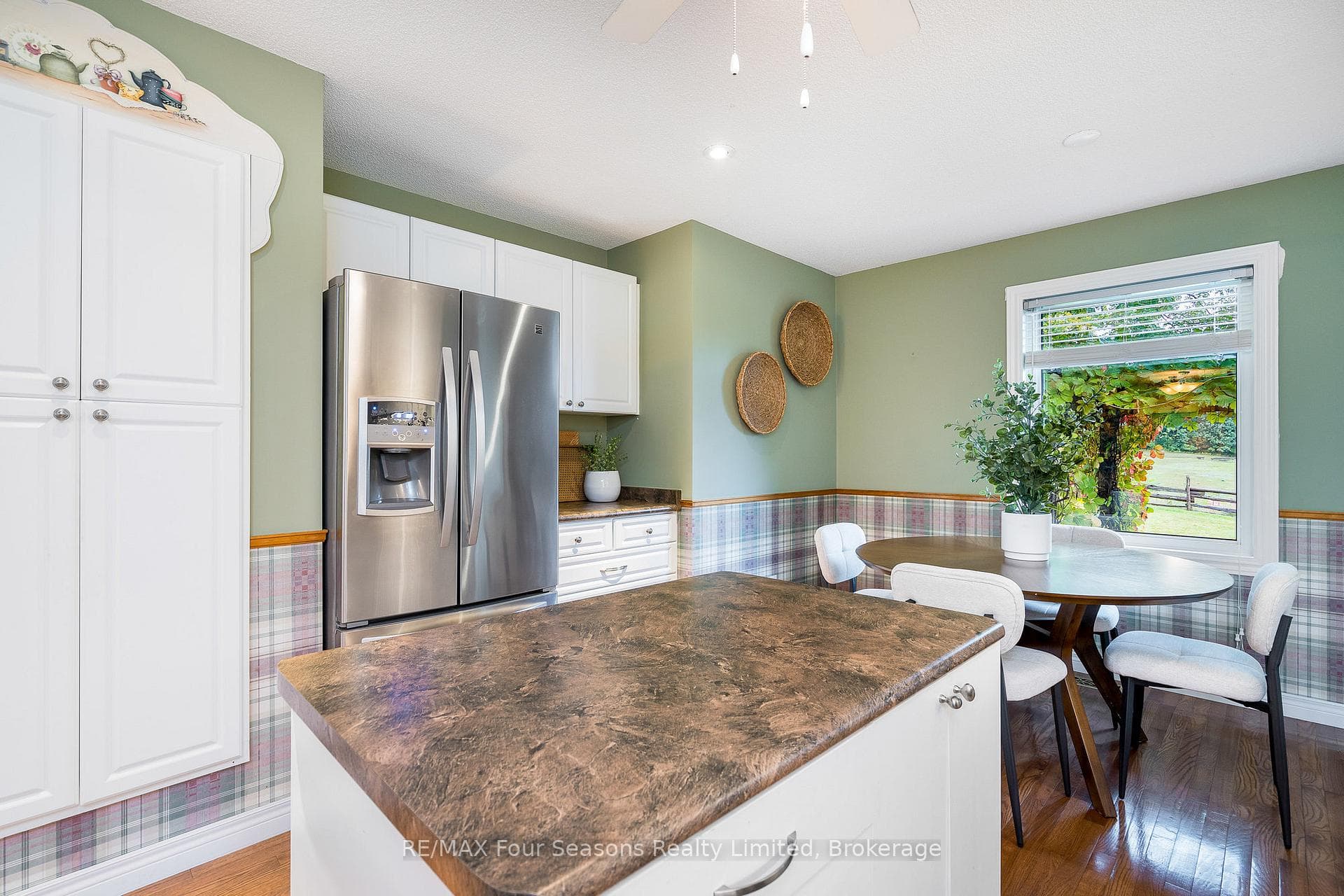 84 Wasaga Sands Drive photo 9