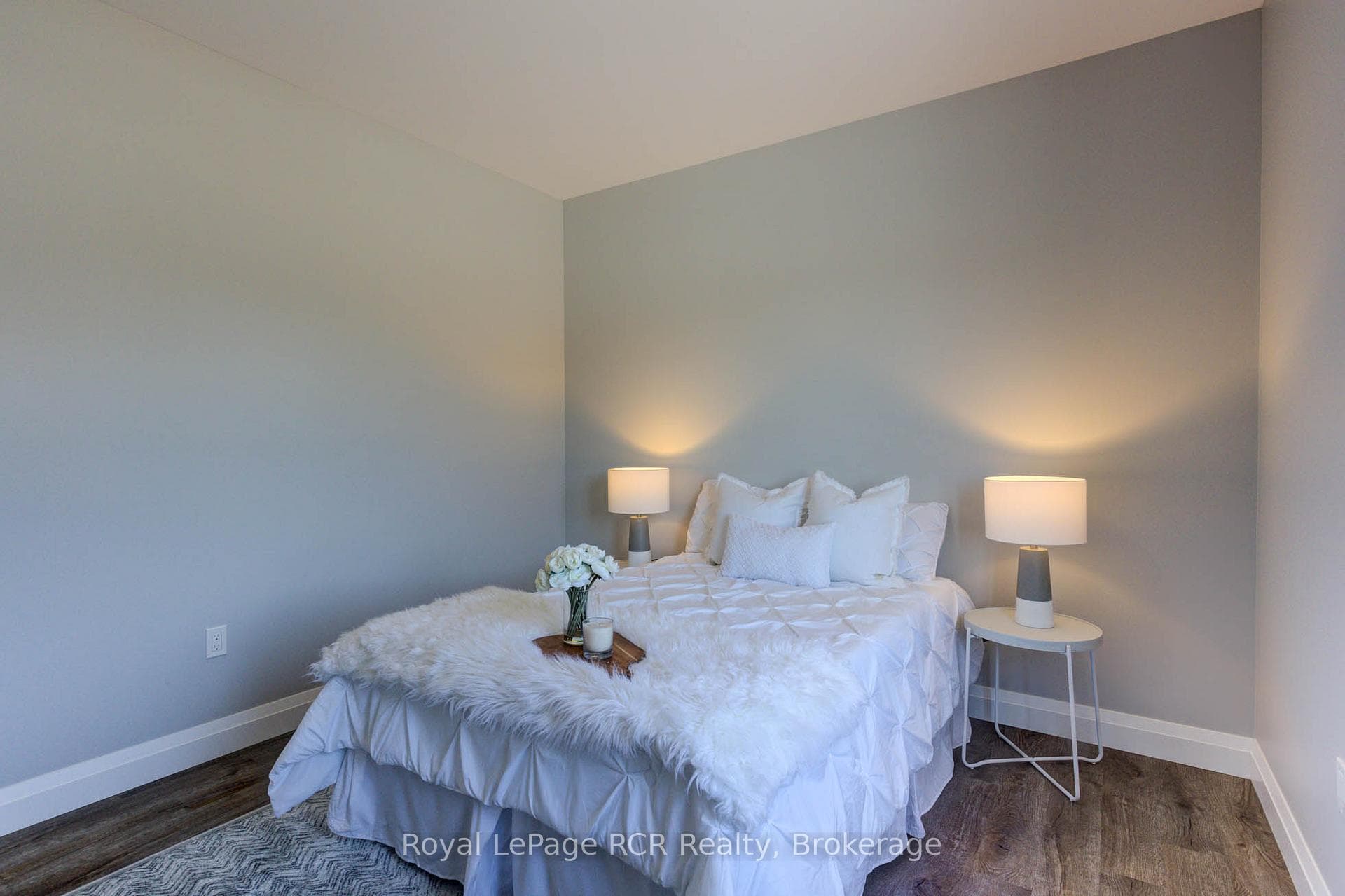 274 Queen Street photo 5