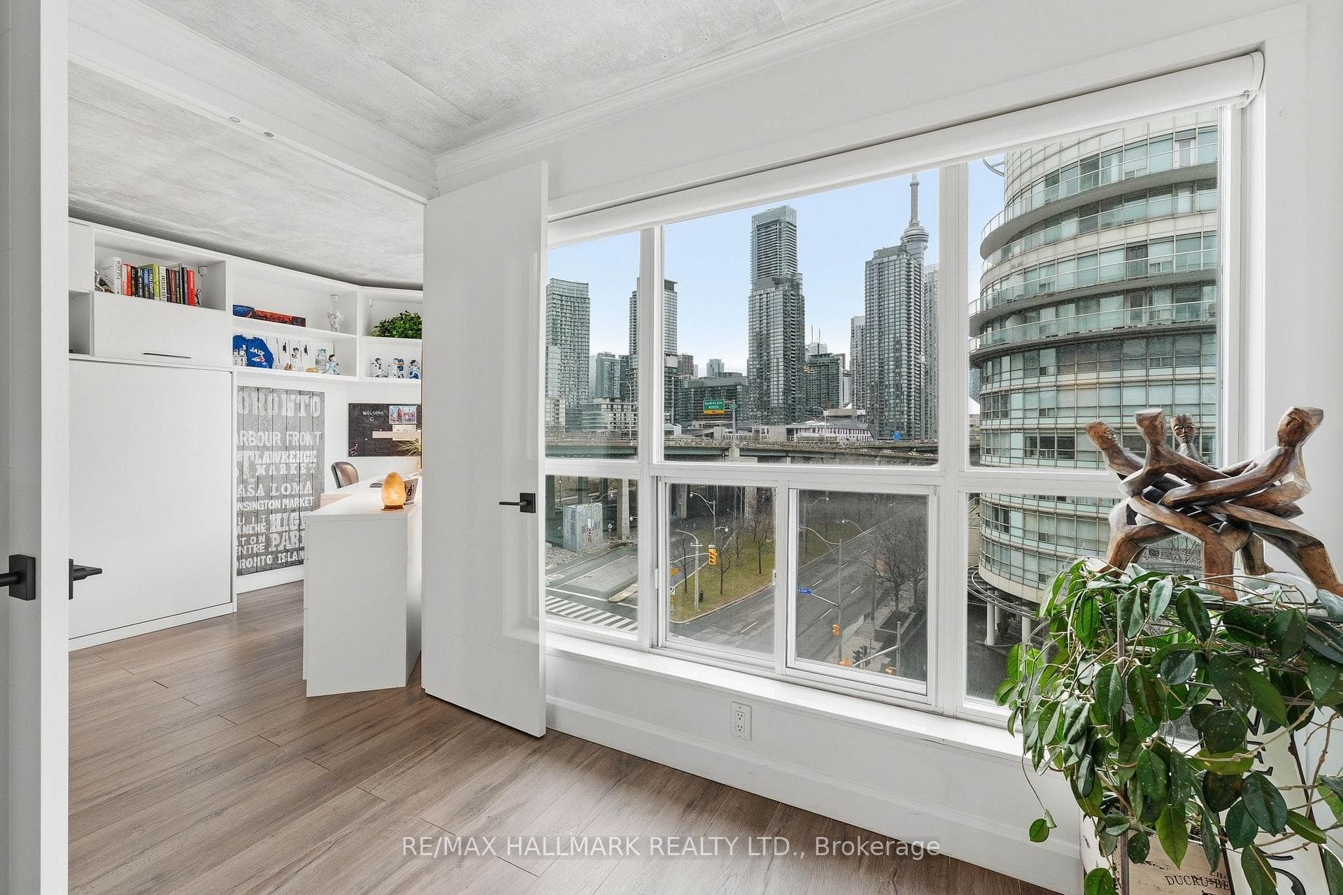 600 Queens Quay Unit 705 photo 19