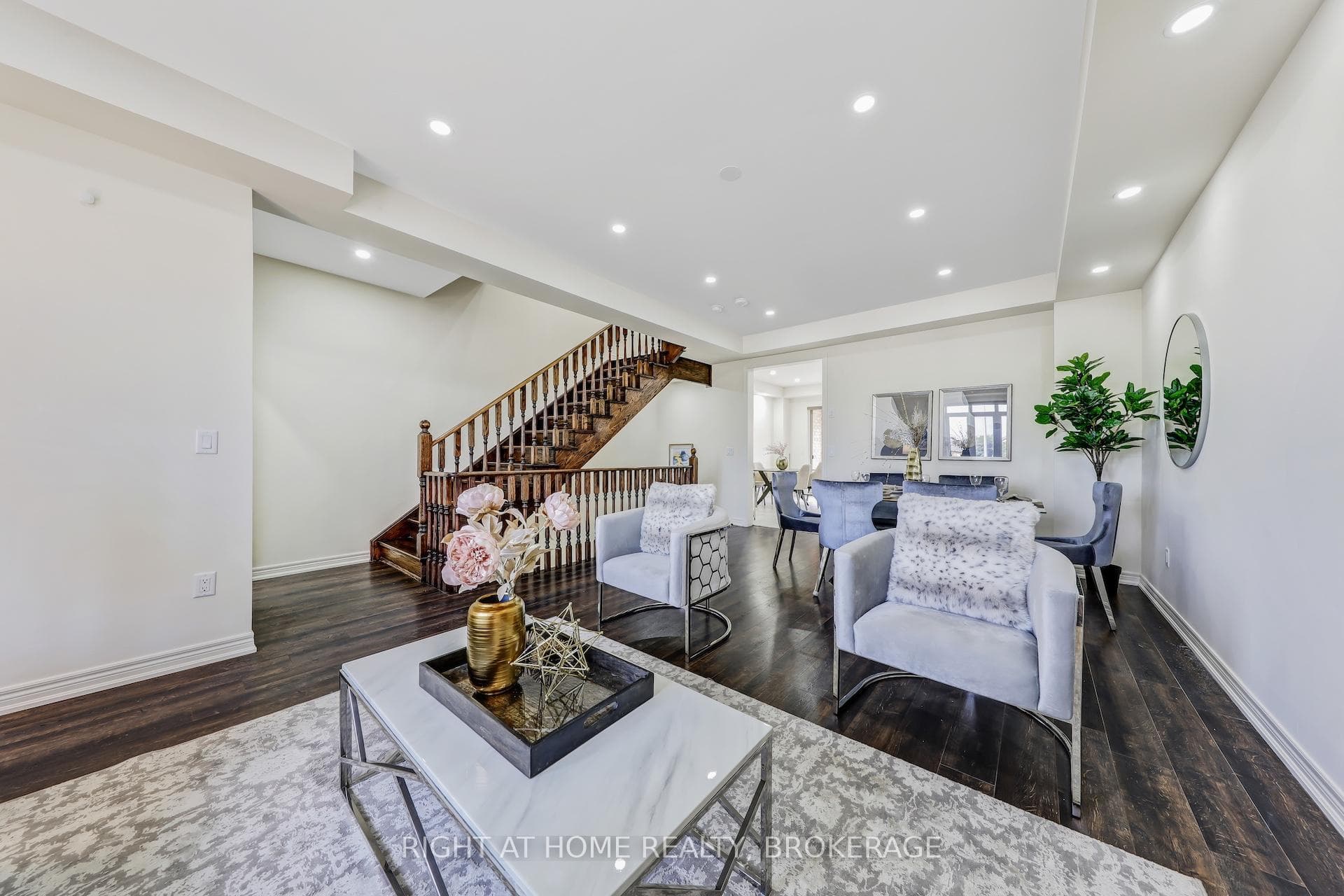 503 Dundas Street photo 7