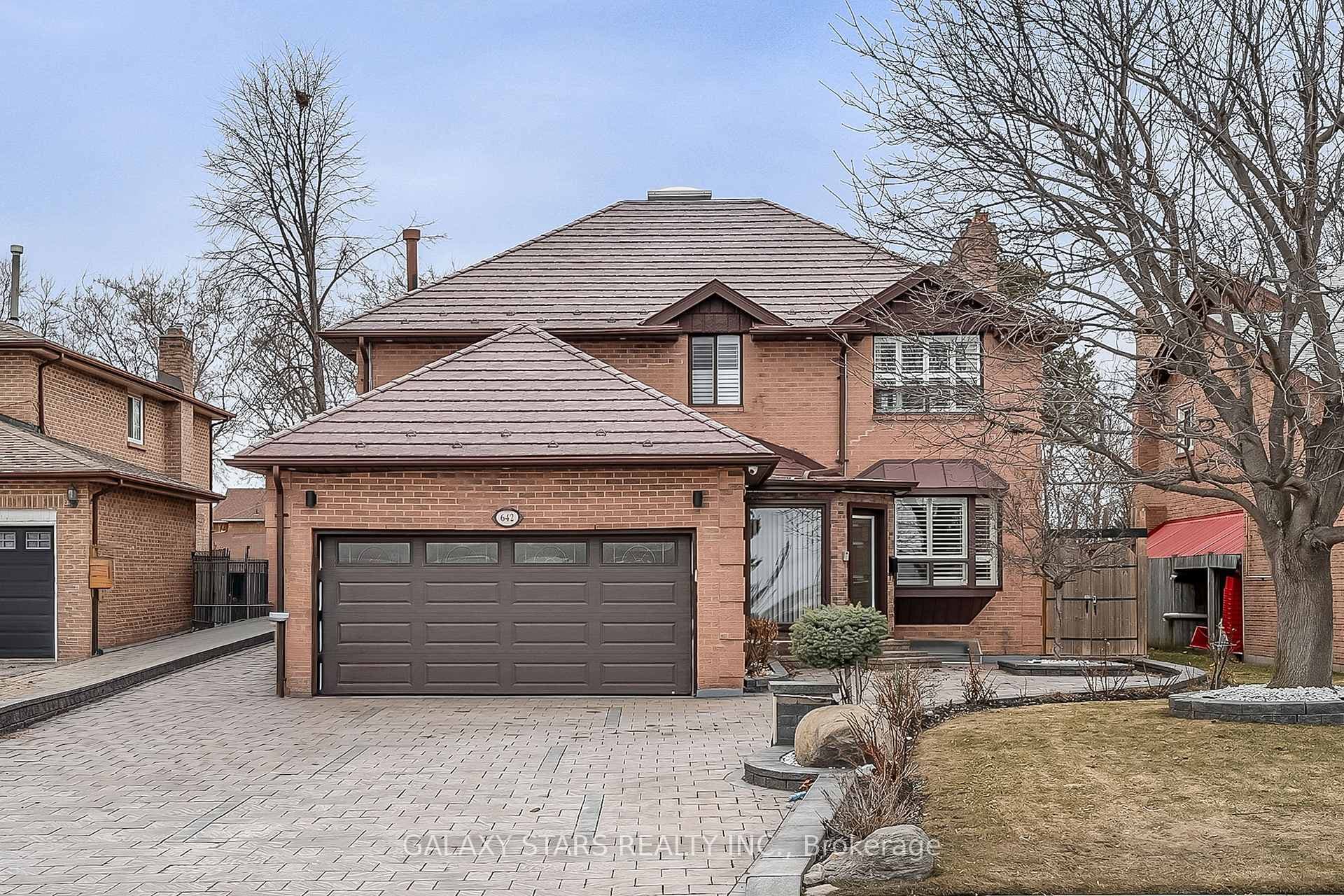 642 Sheppard Avenue photo 1