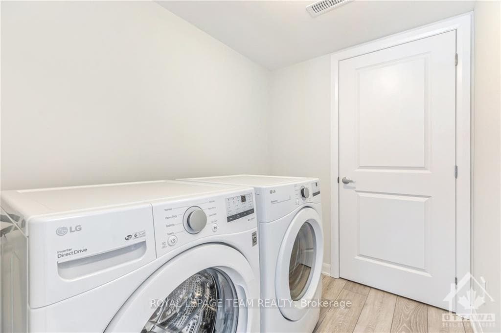 910 LIXNAW Court photo 8