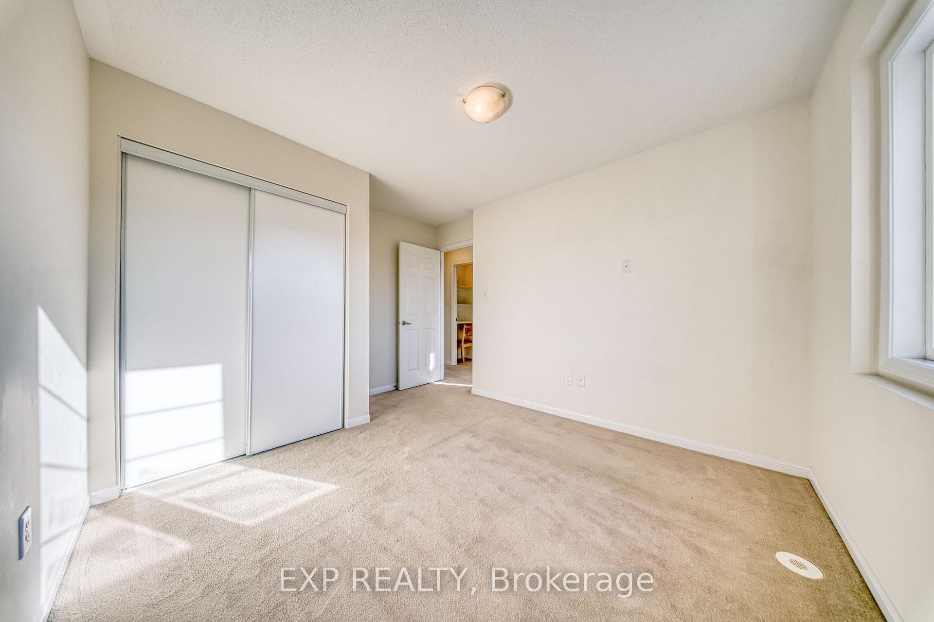30 Yates Avenue photo 36