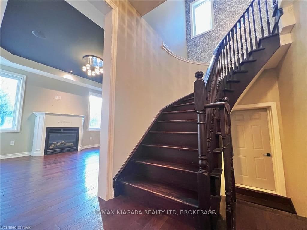 114 WINTERBERRY Boulevard photo 2