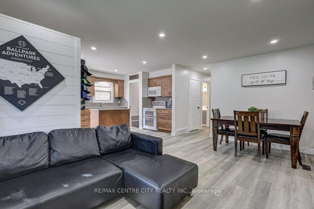 64 Moore Avenue photo 13