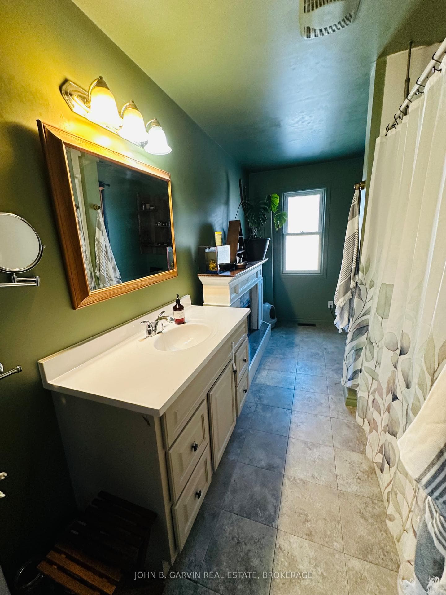 Ensuite bath (4 piece)