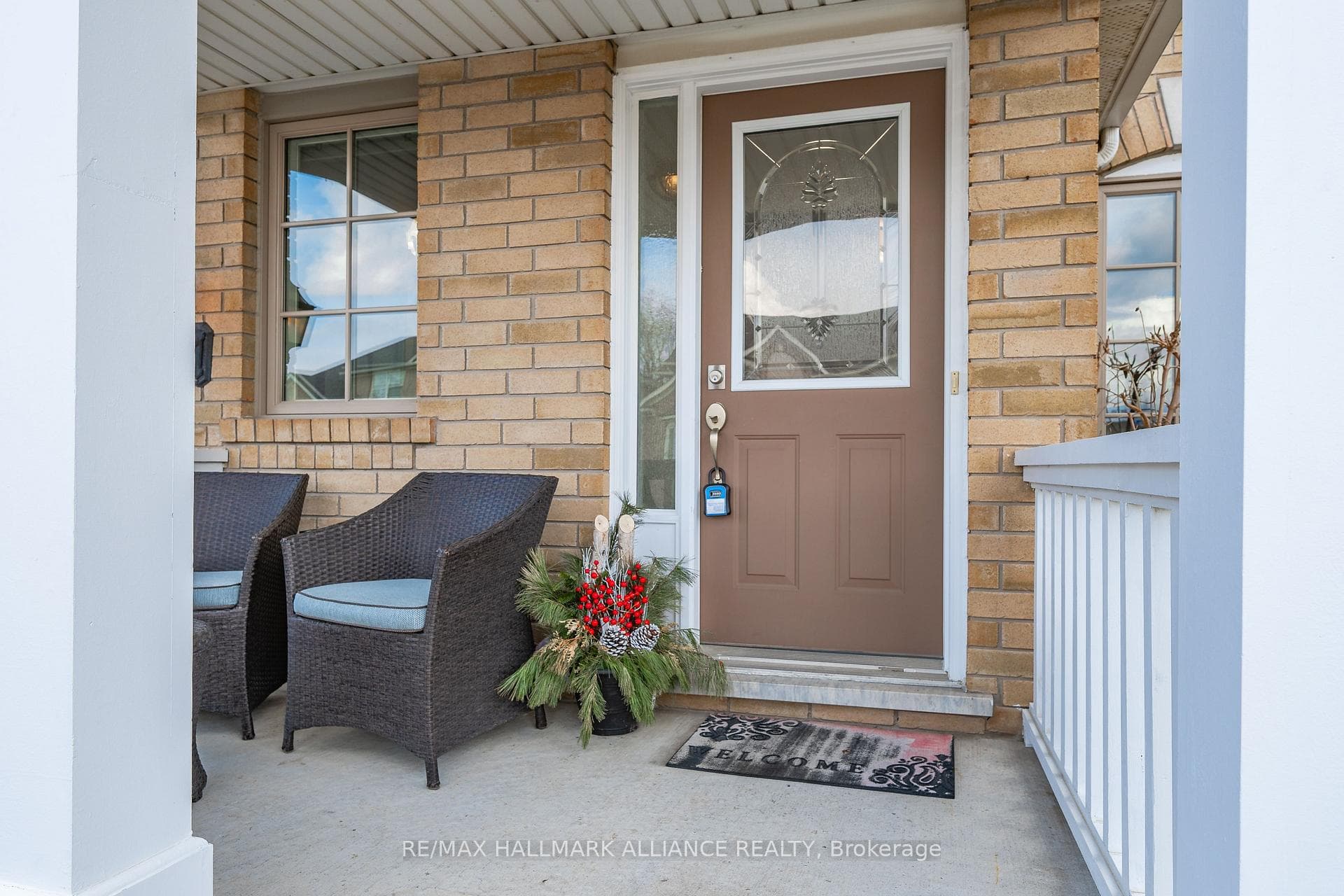 1614 Gowling Terrace photo 2