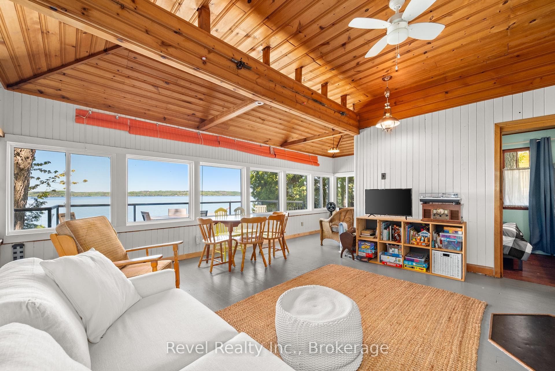 8004 Taits Beach Road photo 9
