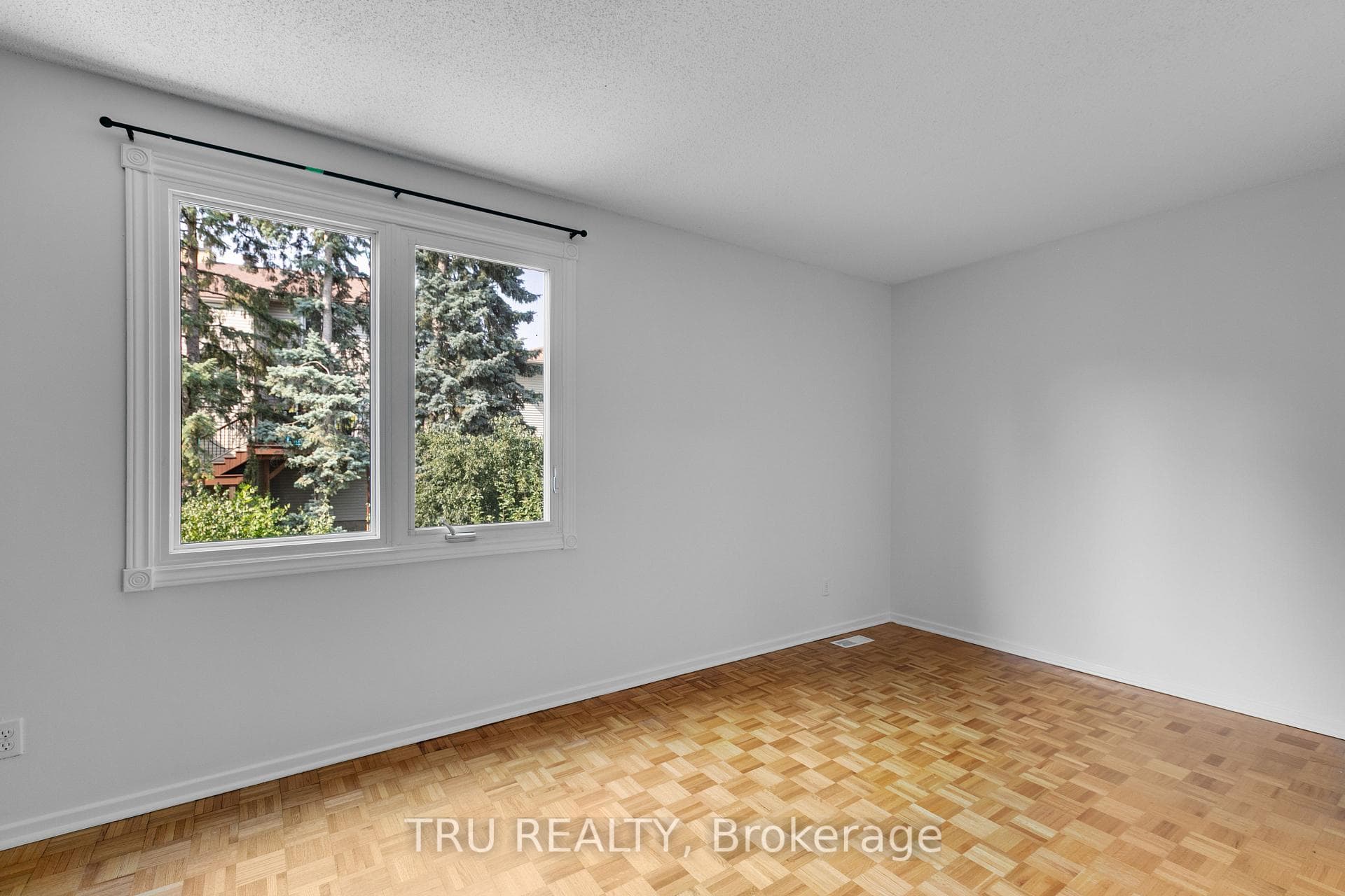 715 Mooneys Bay Place photo 24