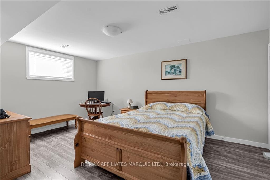 2196 BURKE Avenue photo 20
