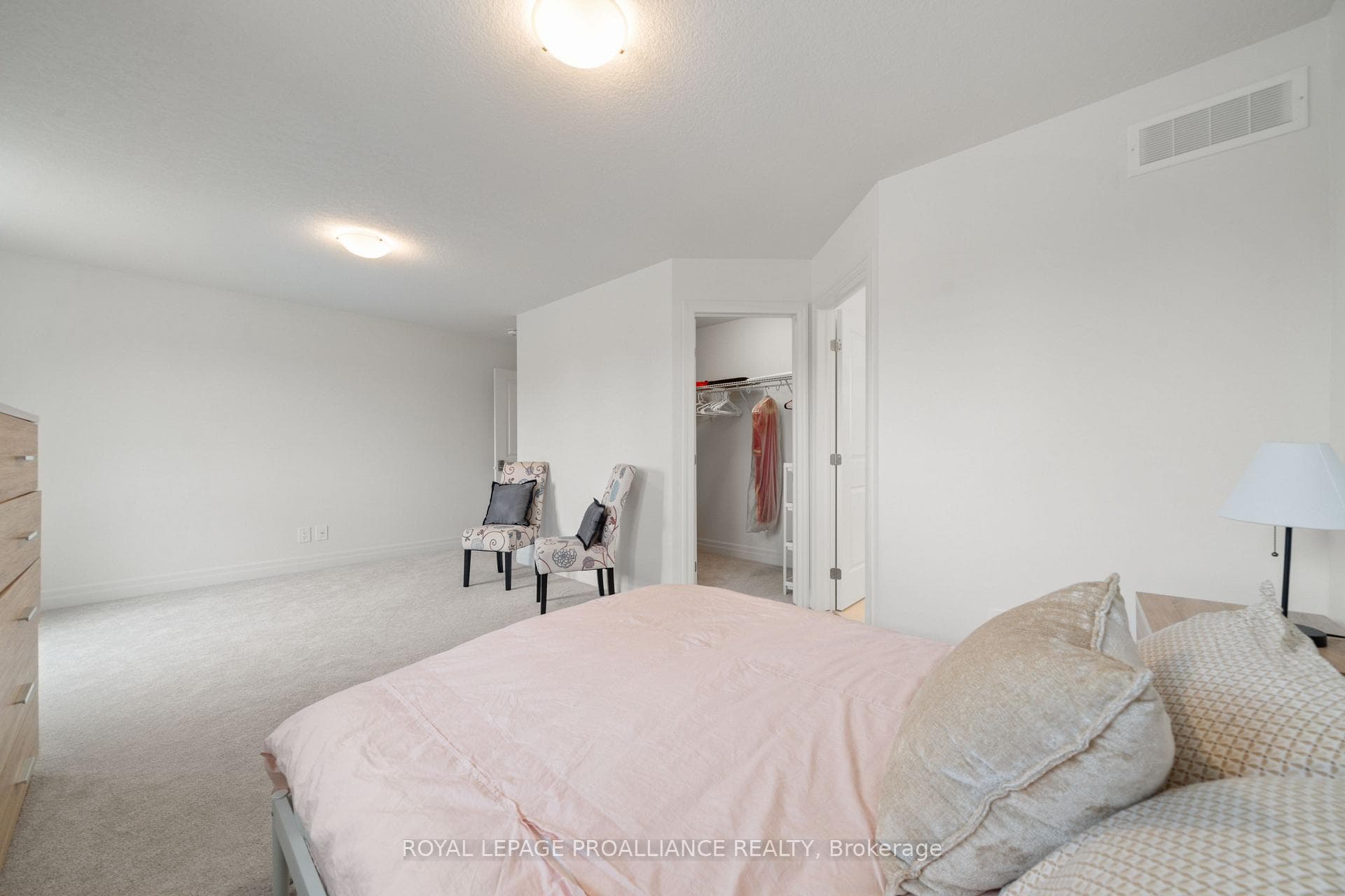 54 Lanark Drive photo 25
