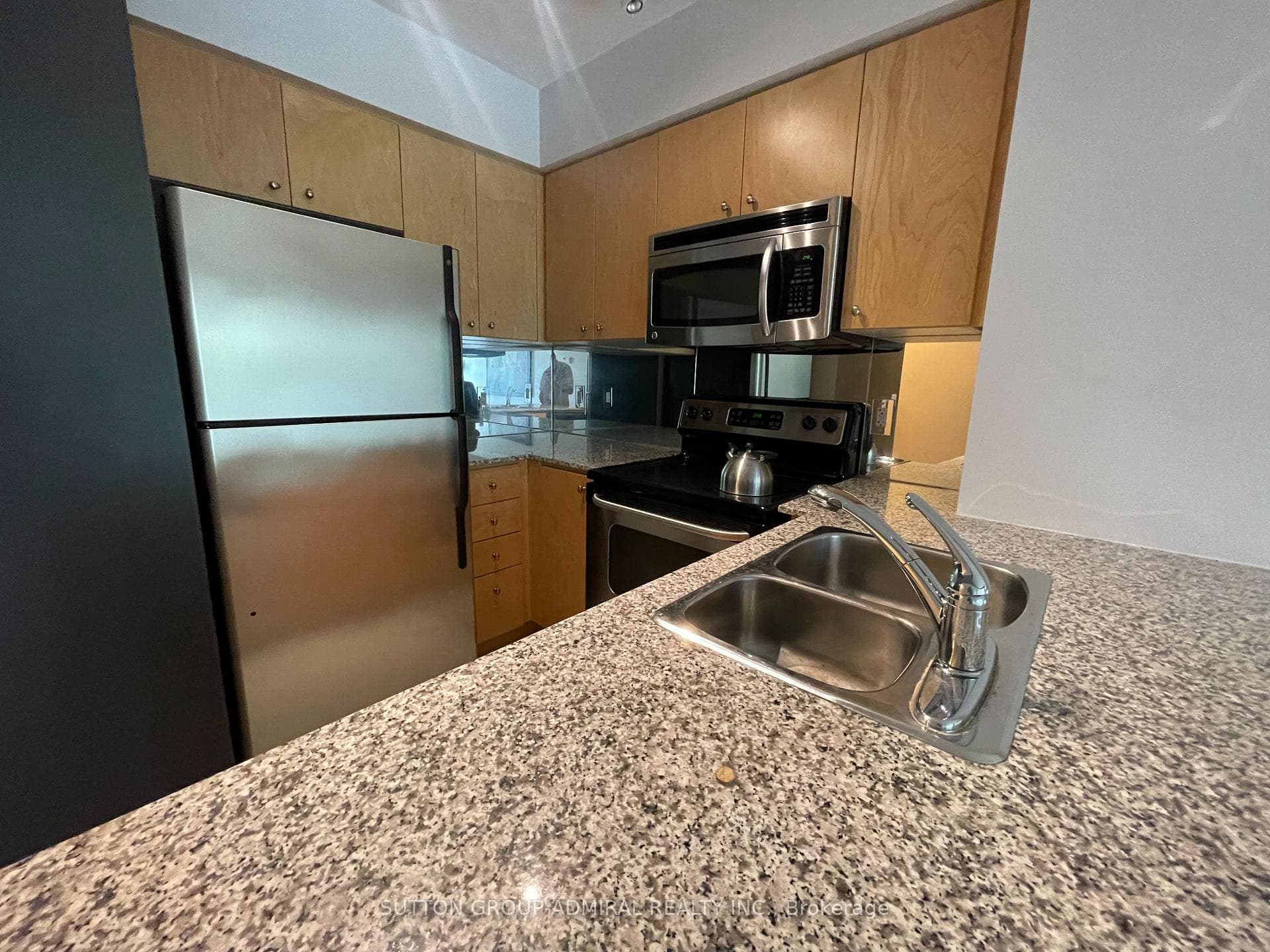 8 Scollard Street Unit 609 photo 9