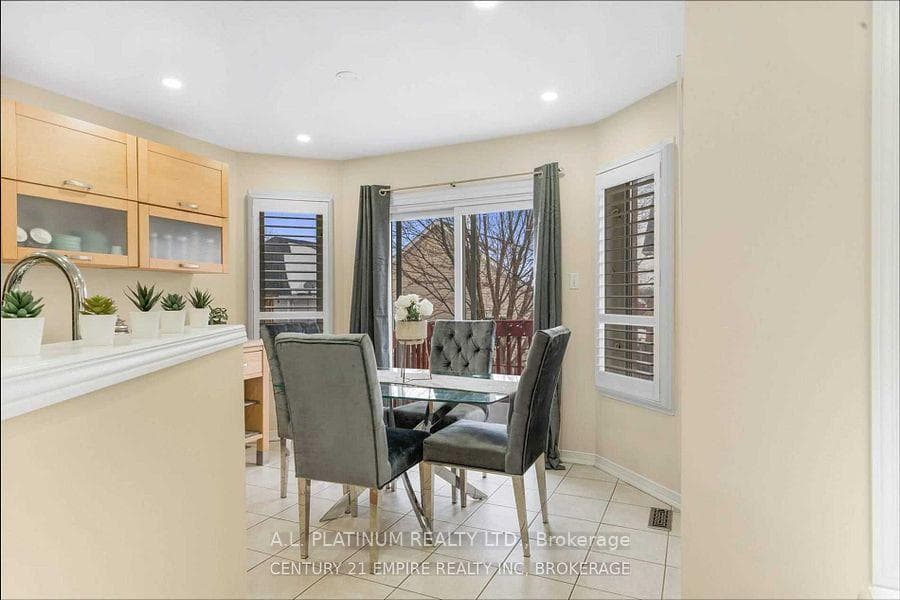 25 Laurendale Avenue photo 16