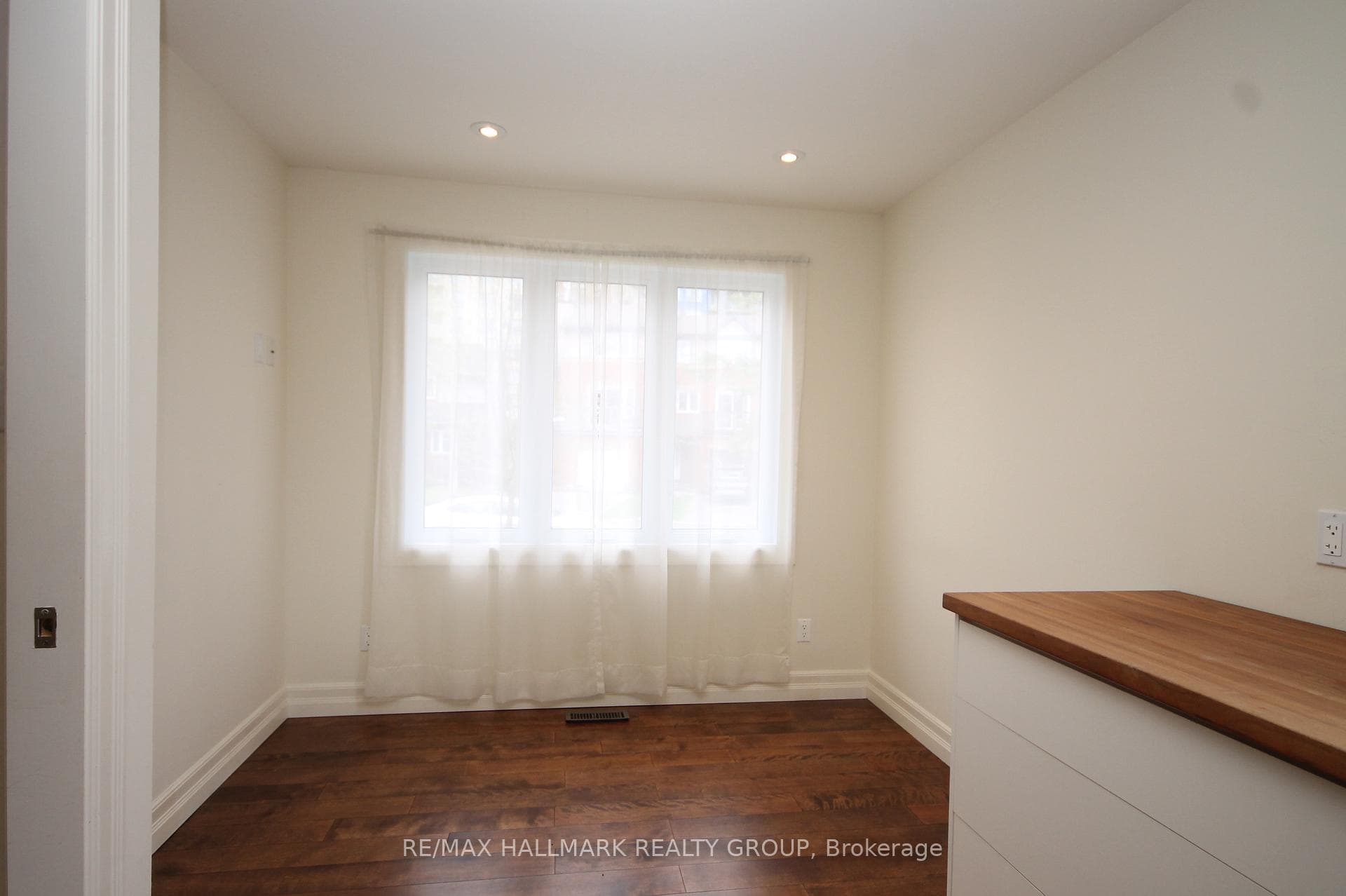 204 Dunbarton Court photo 2