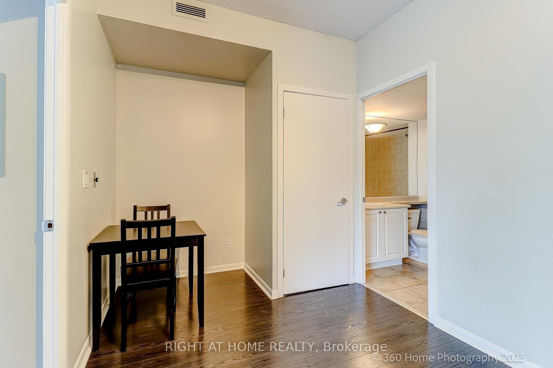 231 Fort York Boulevard Unit 825 photo 10