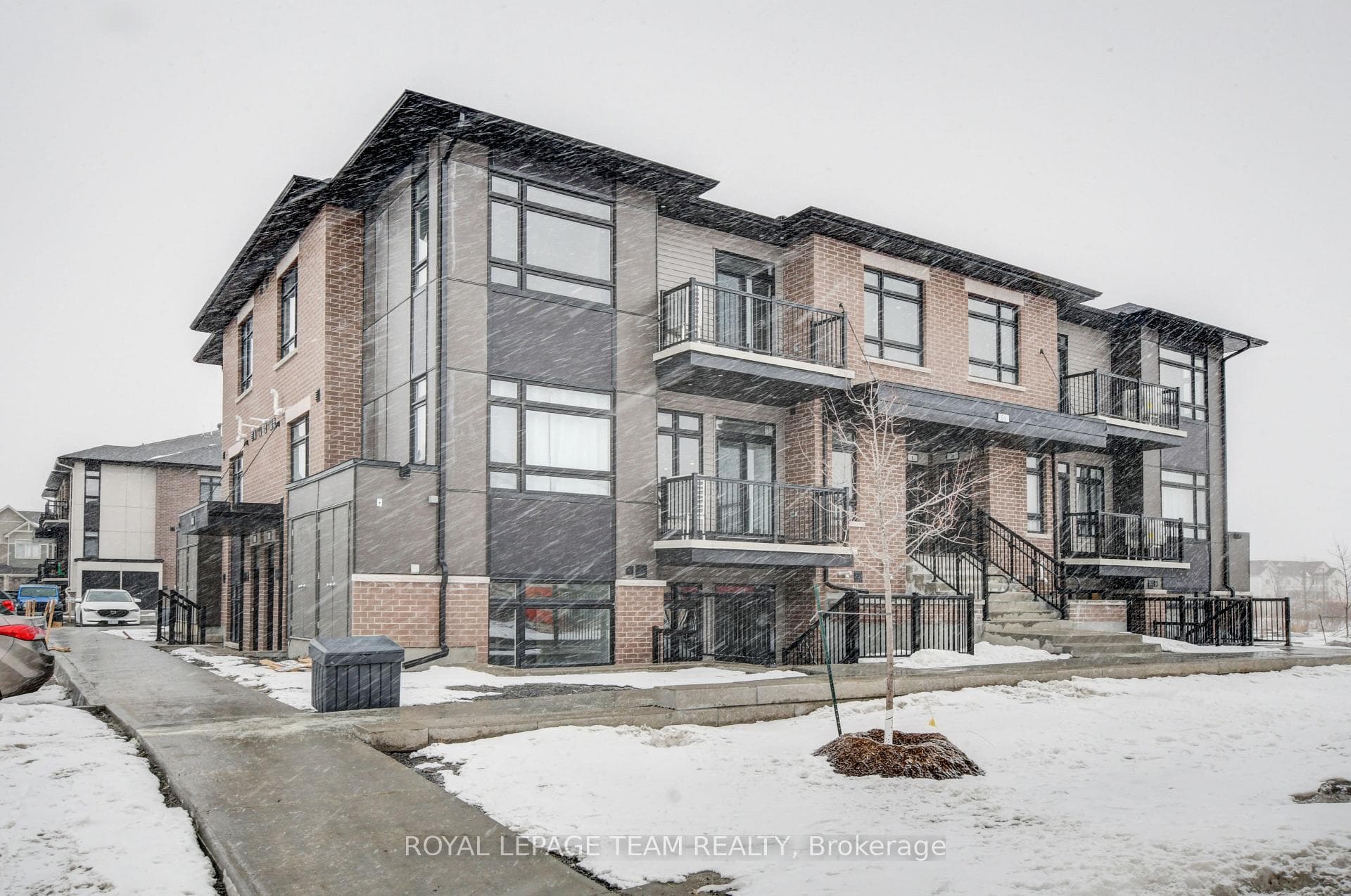 55 OVERBERG Way Unit A photo 2