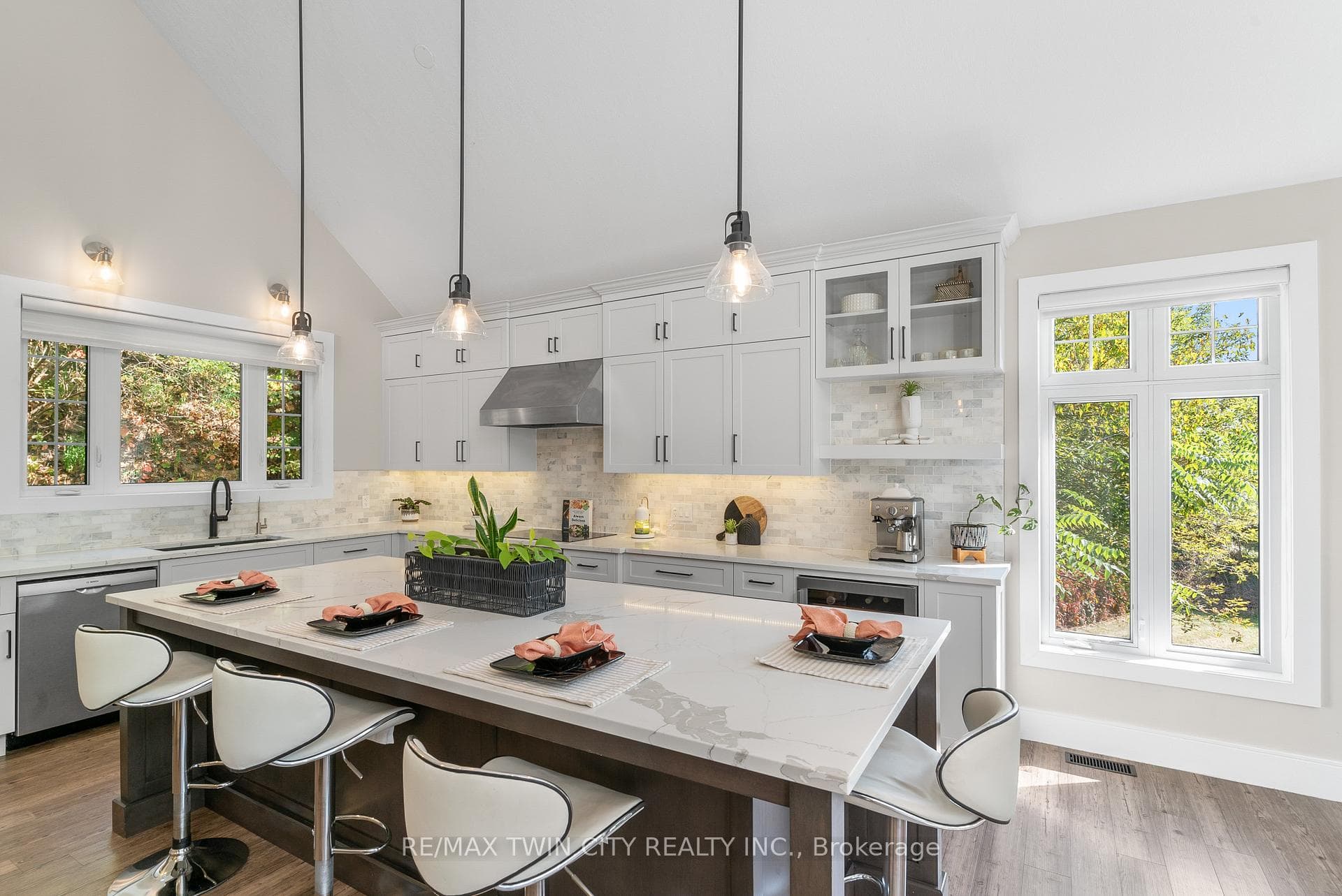 1811 Sawmill Road photo 9