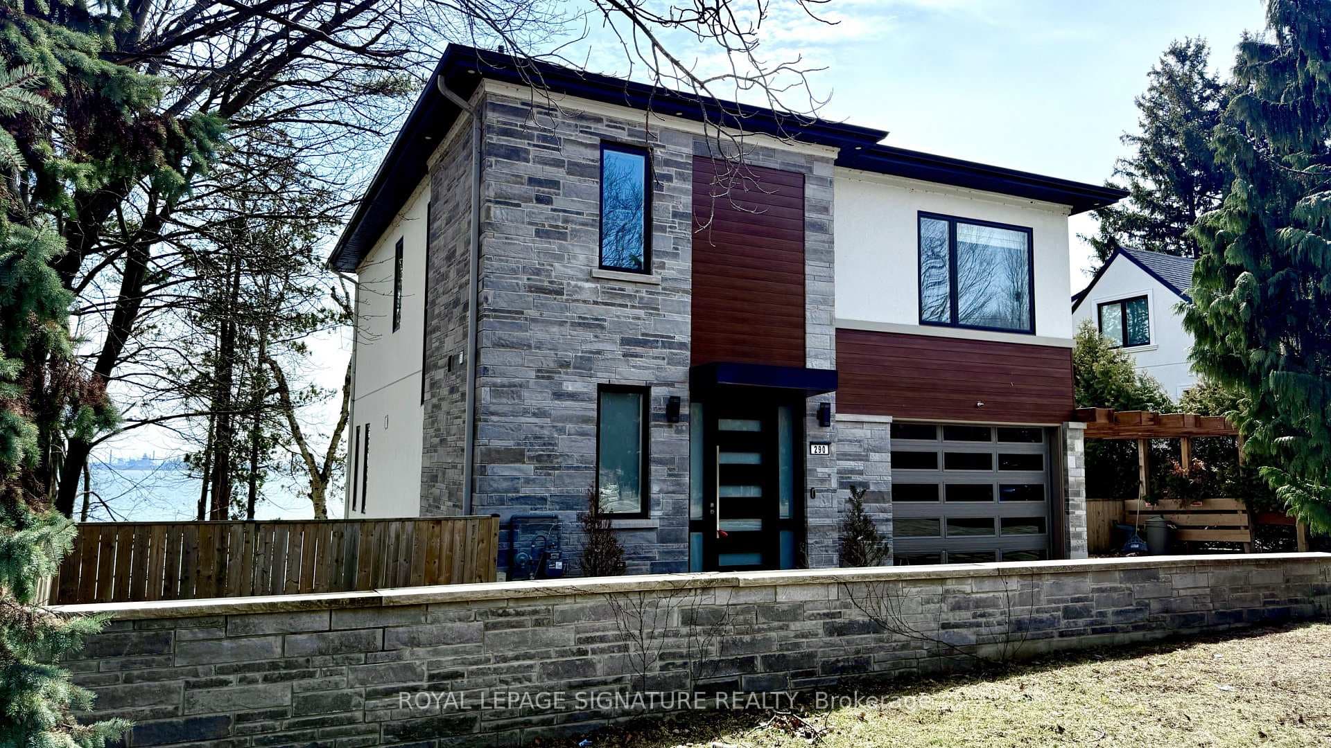 290 North Shore Boulevard photo 2