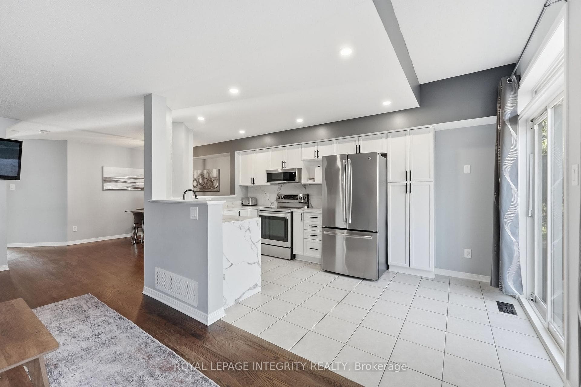 300 Rolling Meadow Crescent photo 12