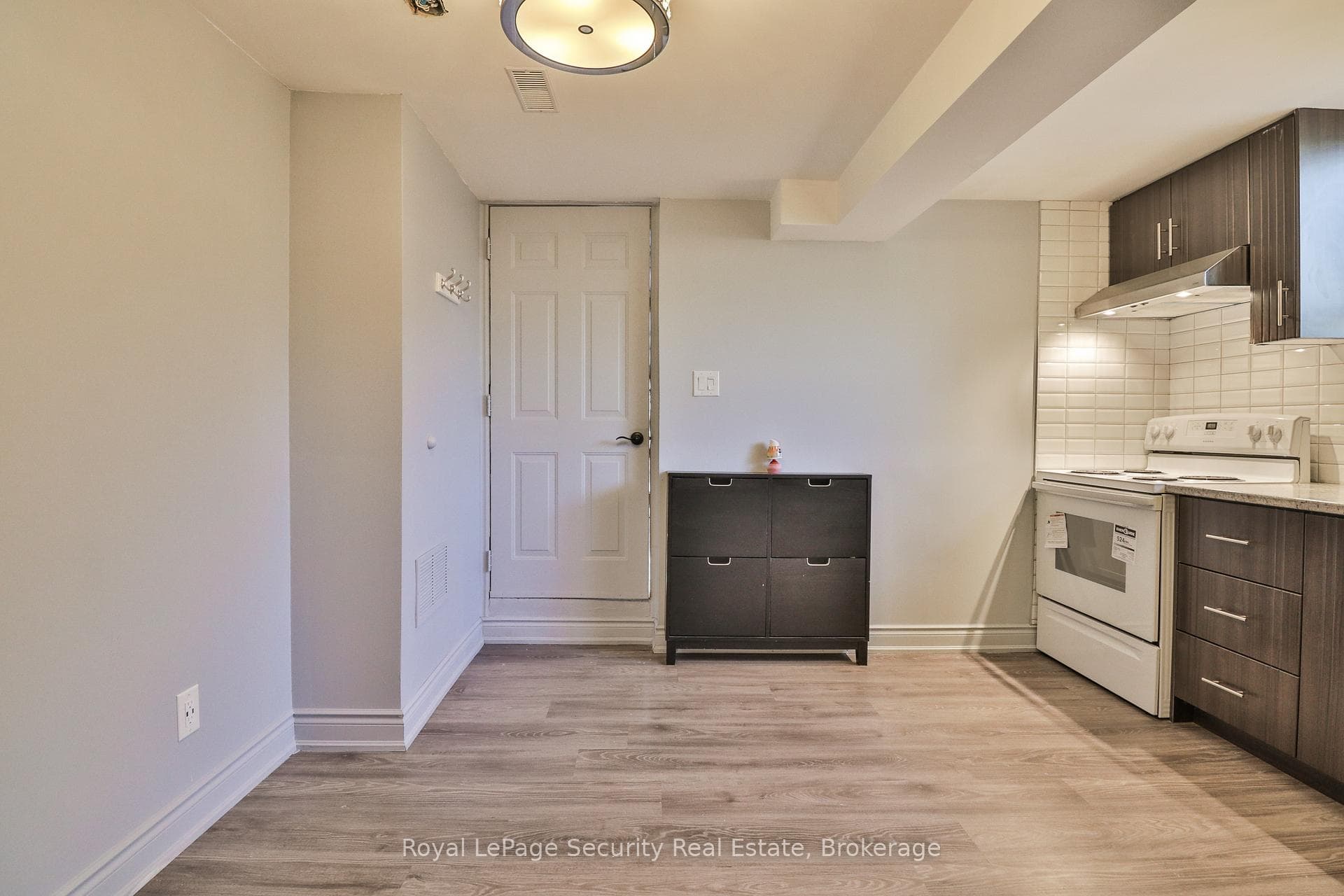 60 Frankton Crescent photo 5
