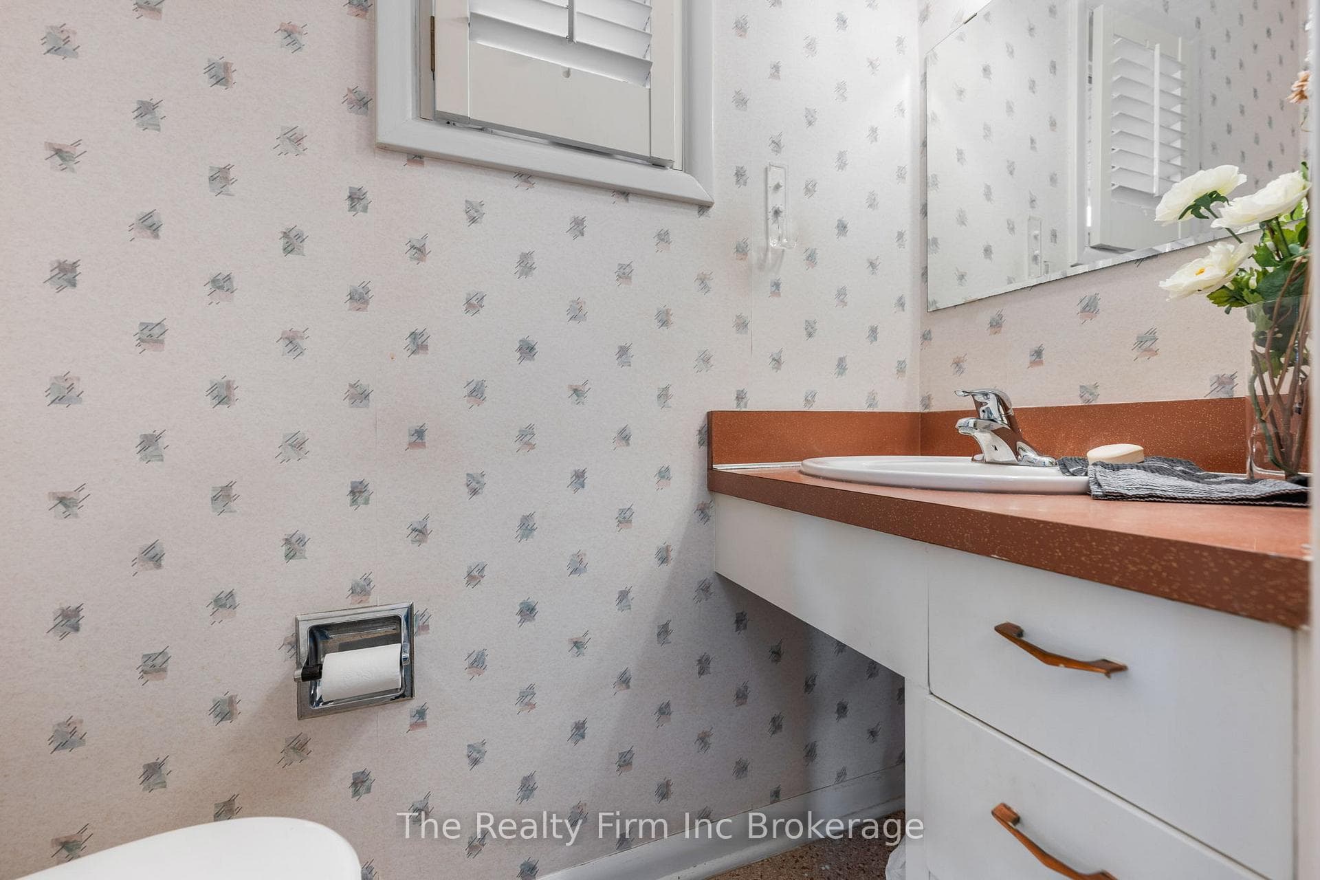 864 Cromwell Street photo 24