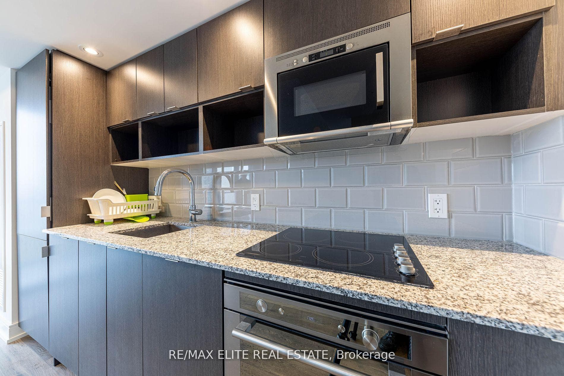 89 Mcgill Street Unit 806 photo 5