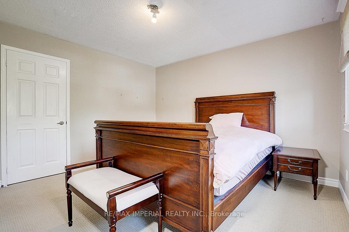 1407 GREENRIDGE Circle photo 32