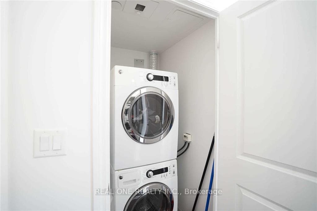 386 Yonge Street Unit 3611 photo 8