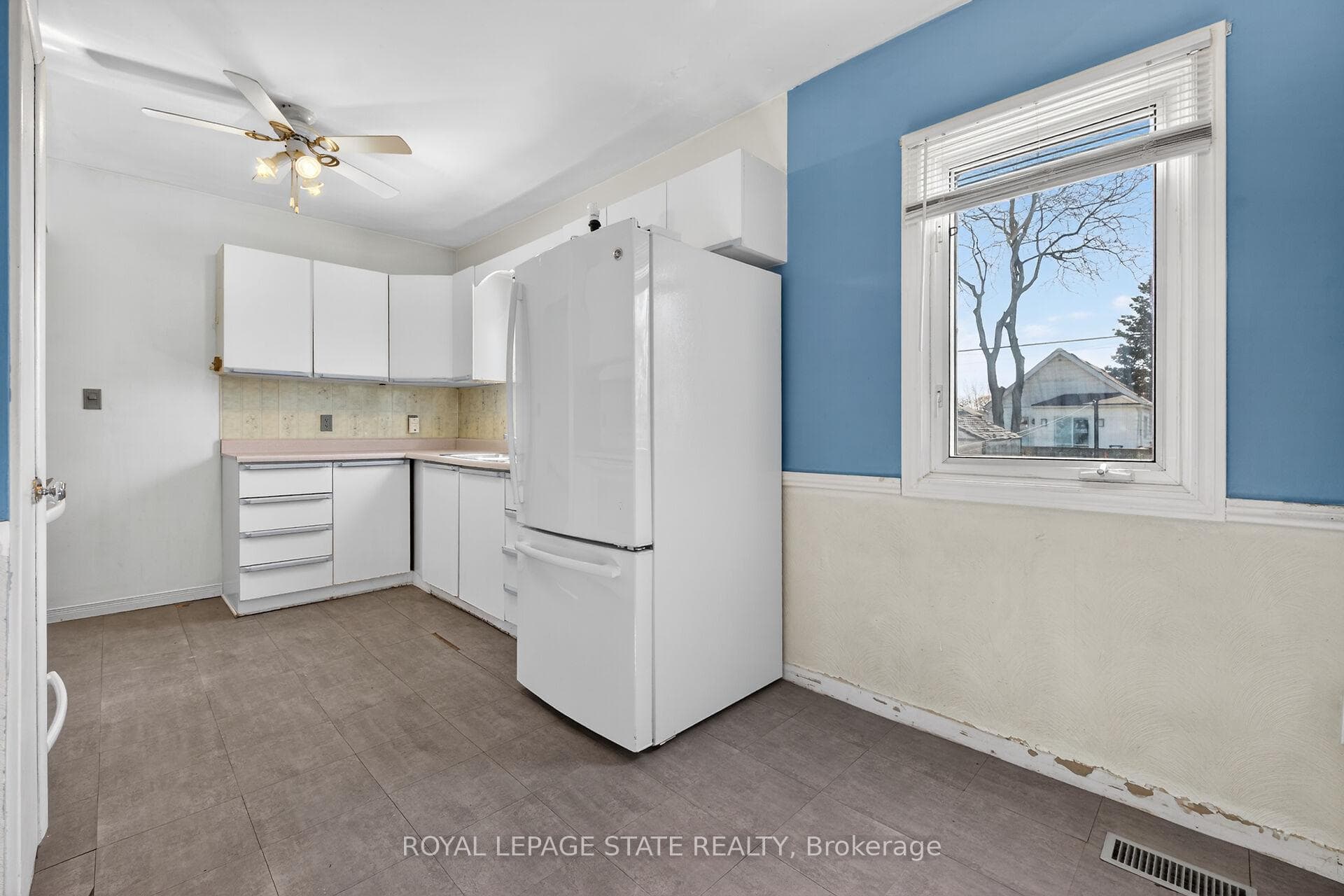 227 West 19th Street photo 3