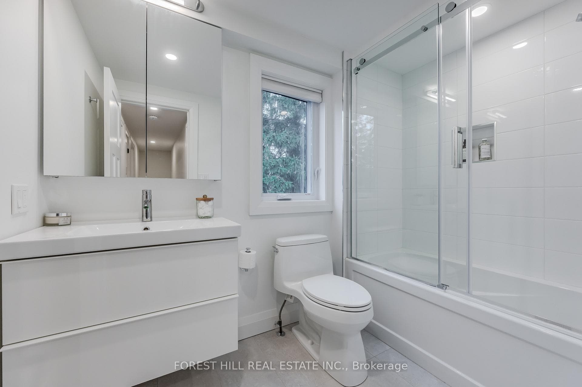 585 St Patrick Street photo 15