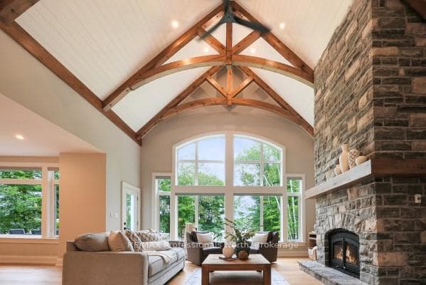 1360 Wonderland Road photo 15