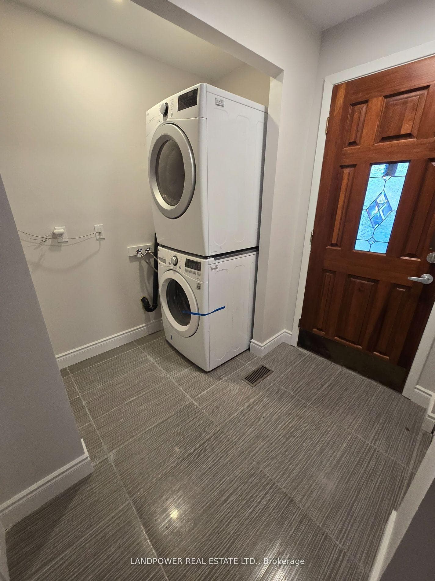 8 Clareville Crescent Unit Bsmt photo 2