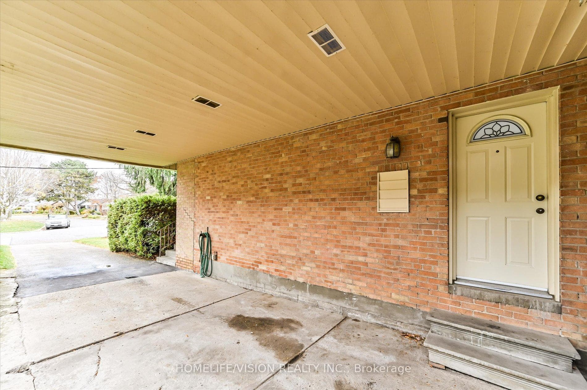 Convenient Side Door Entry to Kitchen