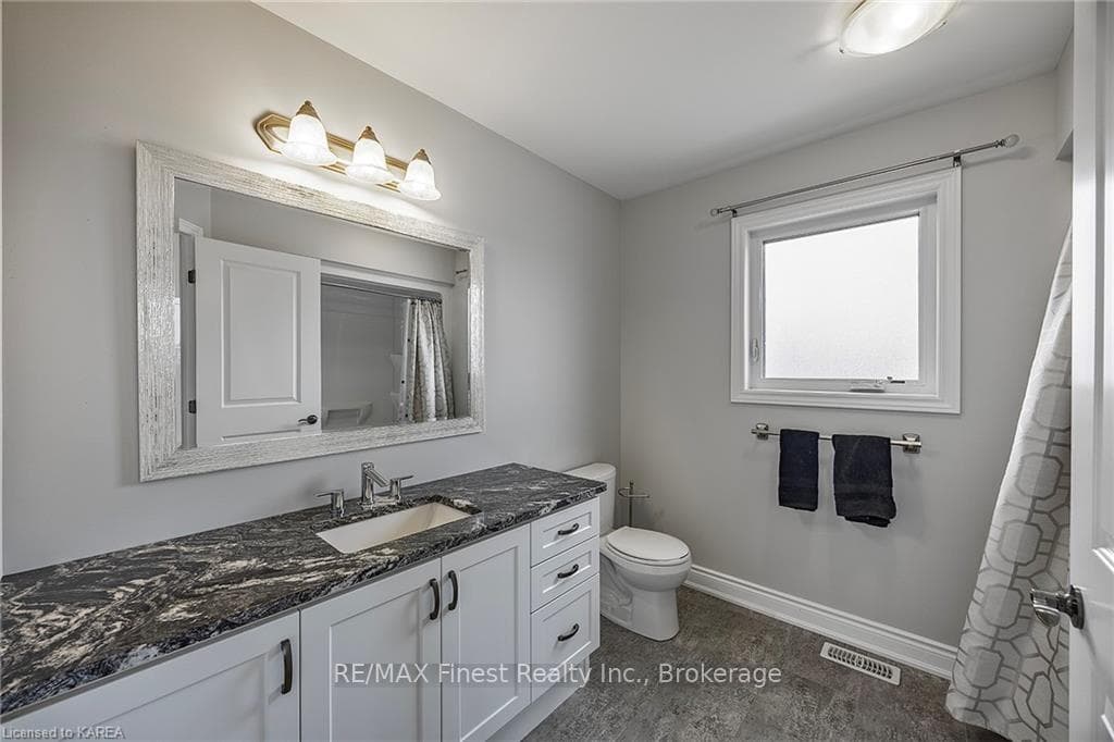 1526 ALBANY Drive photo 24