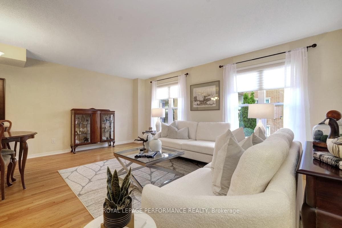 169 Arcola Private photo 9